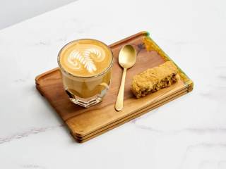 FLAT WHITE