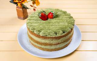 STRAWBERRY  MATCHA CAKE